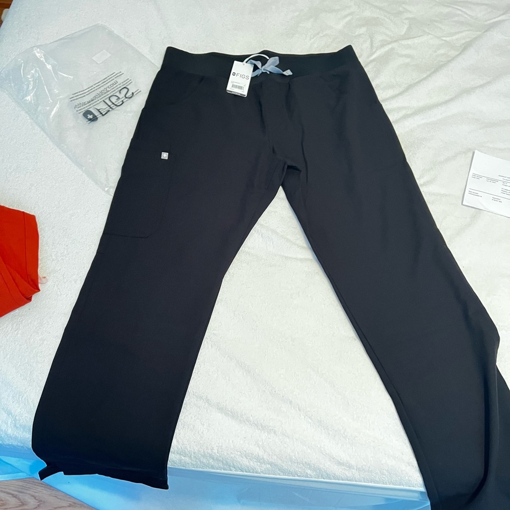 FIGS size large scrub pants